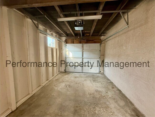 Building Photo - Cute 2 Bed/1 Bath in Lamont w/ RBP/Pest Co...
