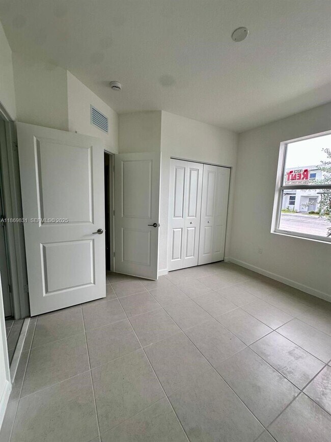 Building Photo - 35702 SW 178th Ct