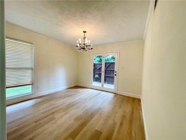 Building Photo - 5014 Meadow Ln
