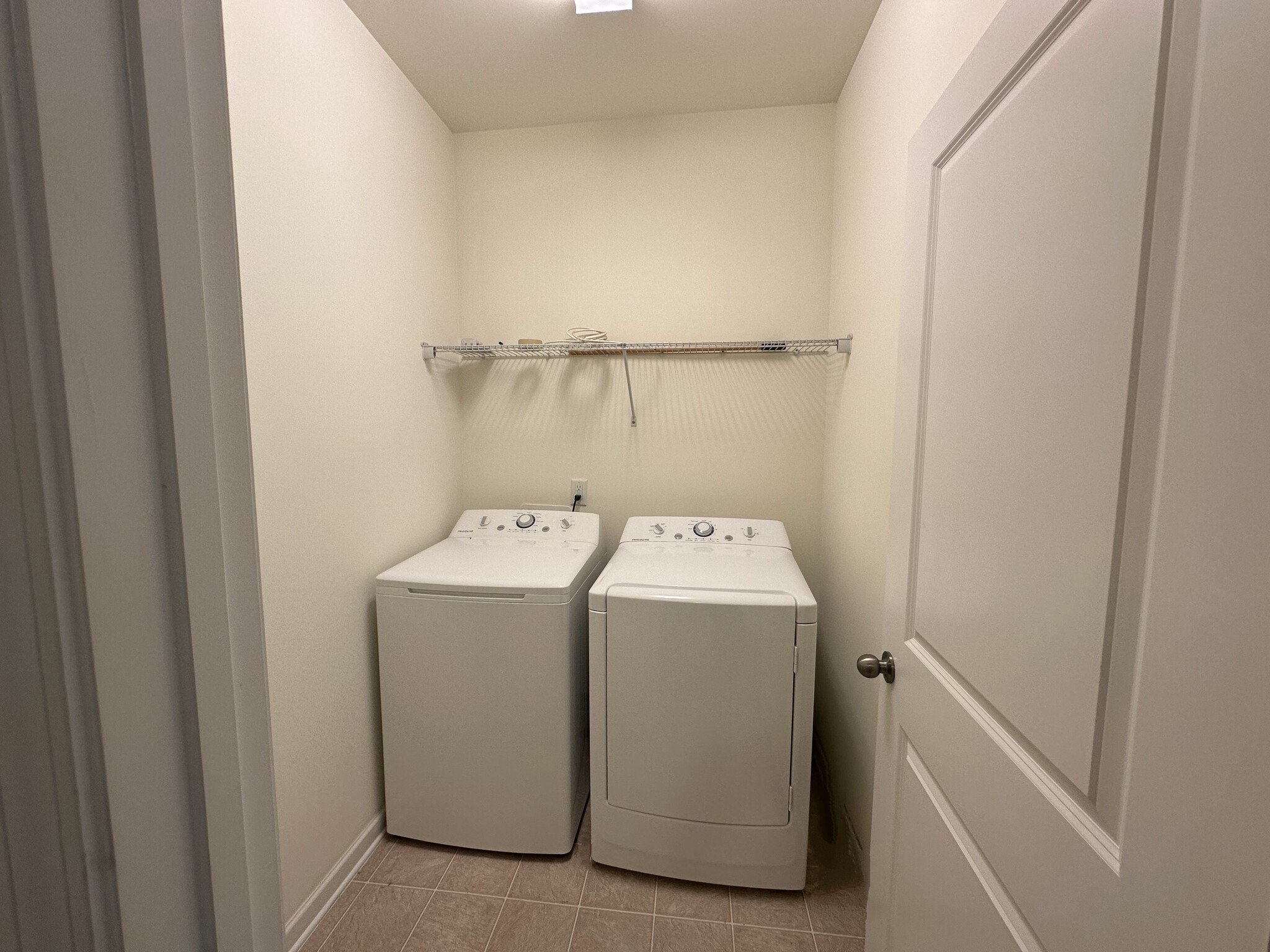 Laundry Room - 373 Durants Neck Ln