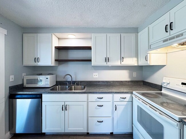 Building Photo - 519 Cinderella Loop