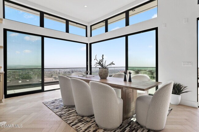 Building Photo - 697 Via Cielito
