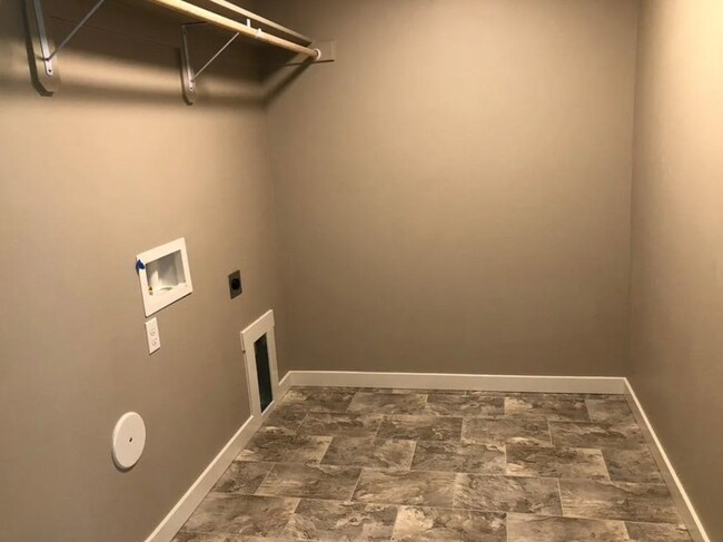 Building Photo - 5683 E Upminster St