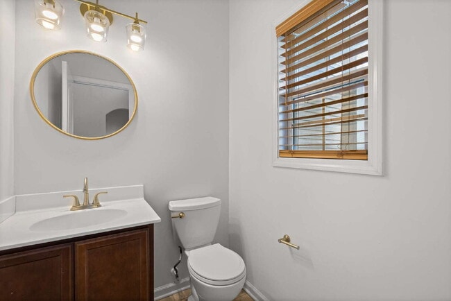 Building Photo - Spacious 4-Bedroom Gem with 2.5 Baths in t...