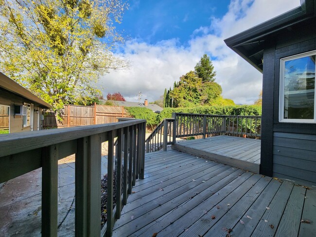 Building Photo - 715 Boyes Blvd