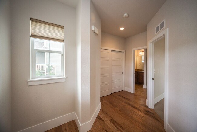 Building Photo - Charming 3-Bedroom Home in the Desirable Bucking Horse Neighborhood!