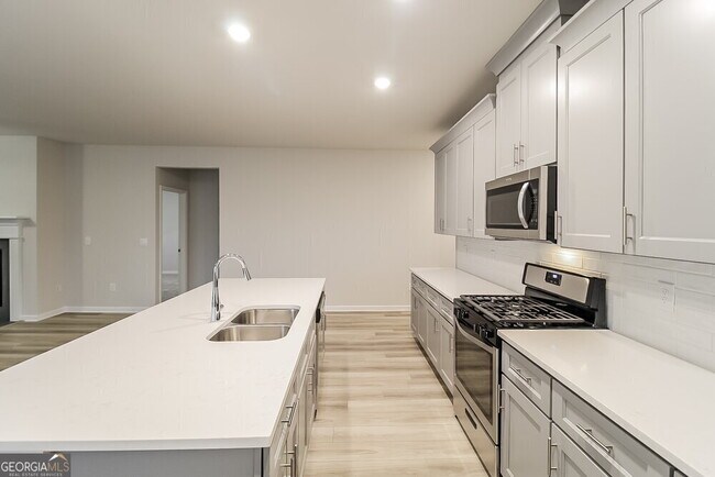 Building Photo - 5842 Un Grv Dr
