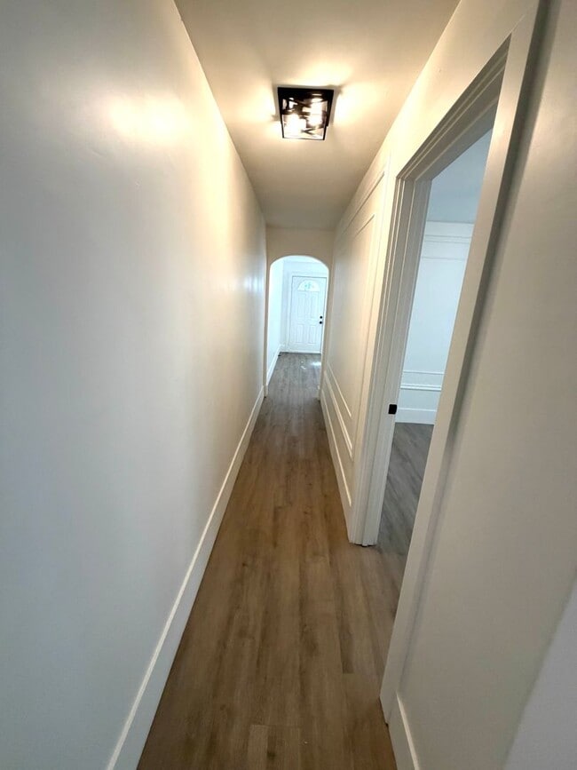 Building Photo - Beautifully Renovated Midtown Sacramento Apartment with Private Backyard Patio!