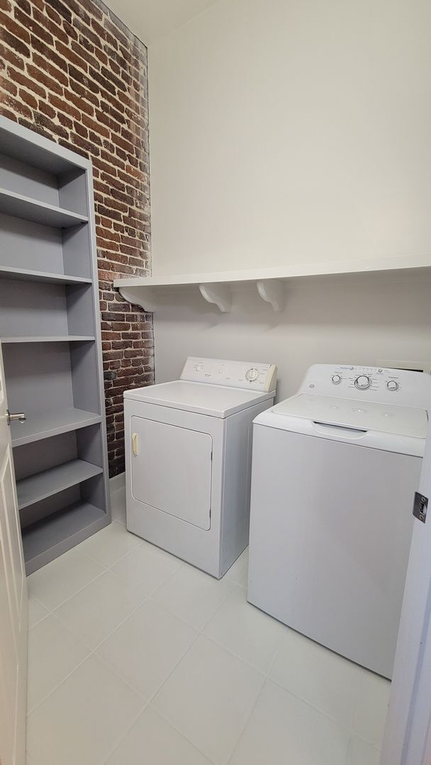 Building Photo - 121 W Jackson Ave