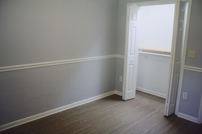 Building Photo - Great 2 bed 1 Bath Duplex