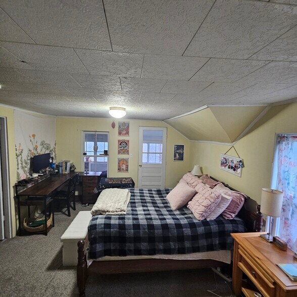 Master bed - 15 Ward St