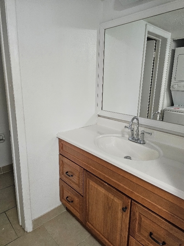 Building Photo - 563 Midway Track