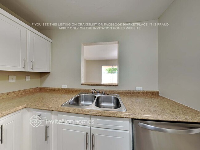 Building Photo - 14502 SW 139th Ave Cir E