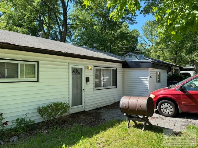 Building Photo - 10249 Earl Dr