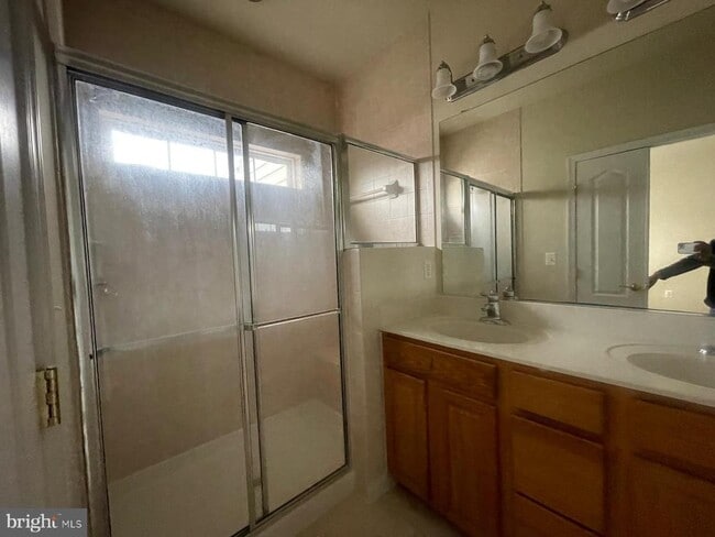 Building Photo - 24693 Kings Canyon Square