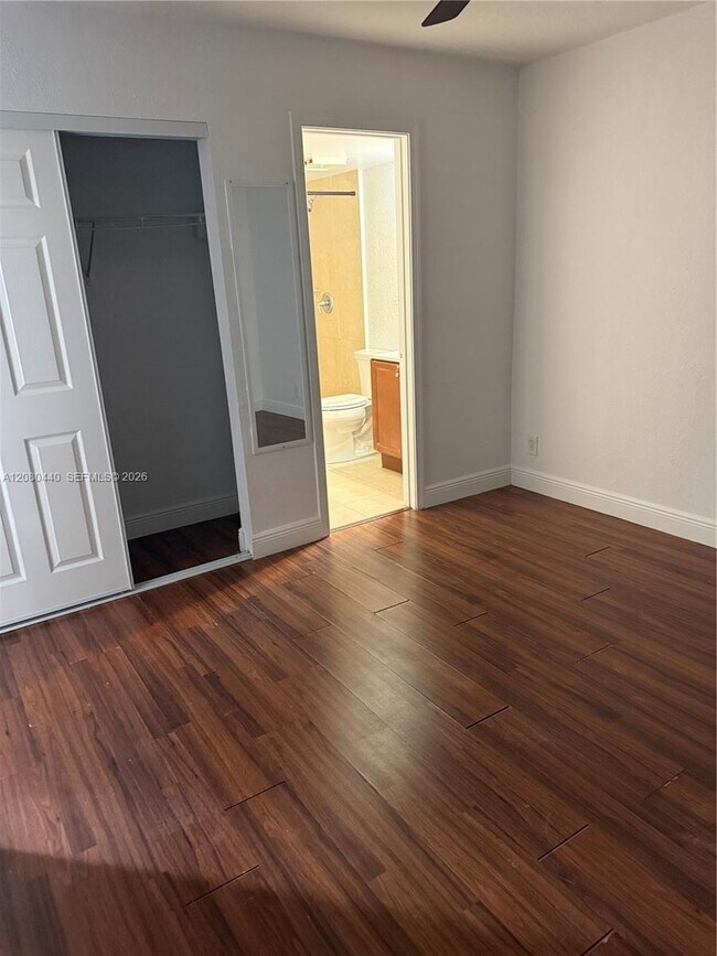 Building Photo - 838 Twin Lakes Dr
