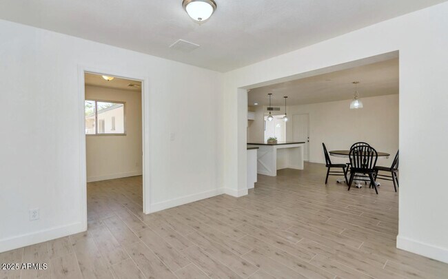 Building Photo - 1150 E Bishop Dr