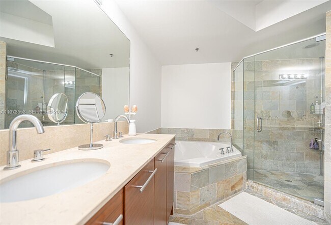 Building Photo - 2641 N Flamingo Rd