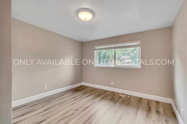 Building Photo - 1075 W 860 N