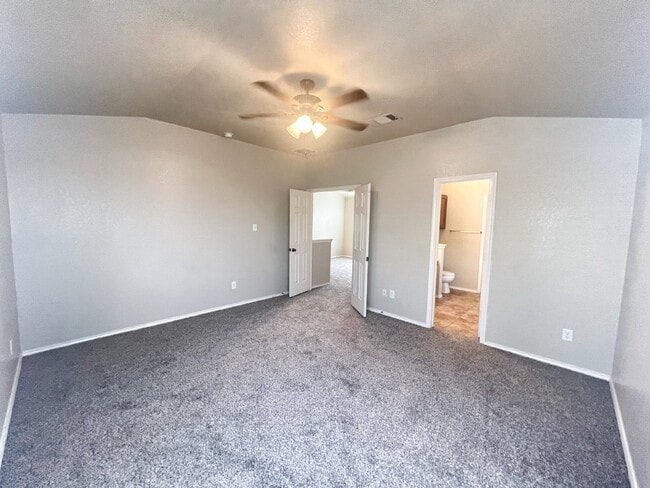 Building Photo - Prime Avery Park Location – Easy Access to...