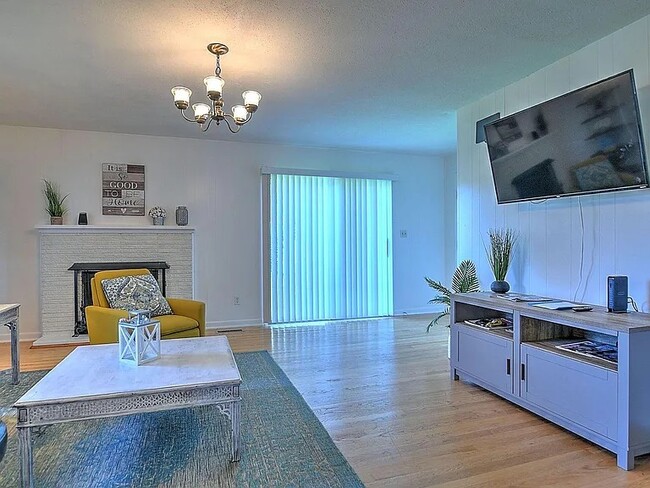 Building Photo - 1601 Cherokee Rd