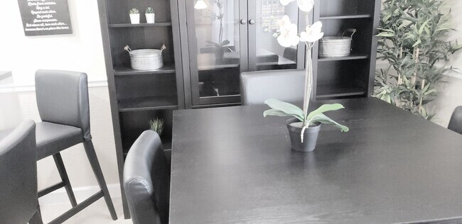 Building Photo - Beautiful  Furnished 1/1 condo x Rent  in Winter Park Next to Full Sail University !