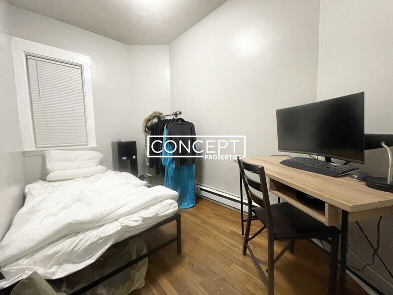 Building Photo - 161 Endicott St