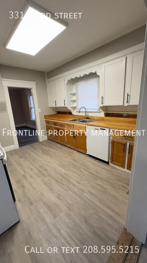 Building Photo - 331 E 3rd St