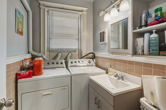 Building Photo - 1661 Commonwealth Ave