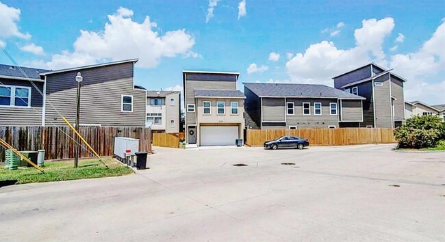 Building Photo - 5313 Ave J-