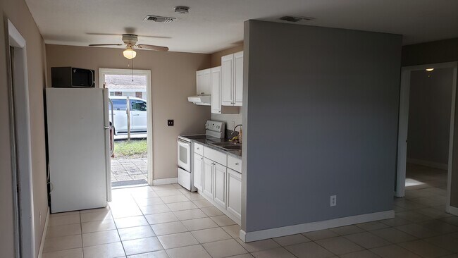 Building Photo - 1309 Union St