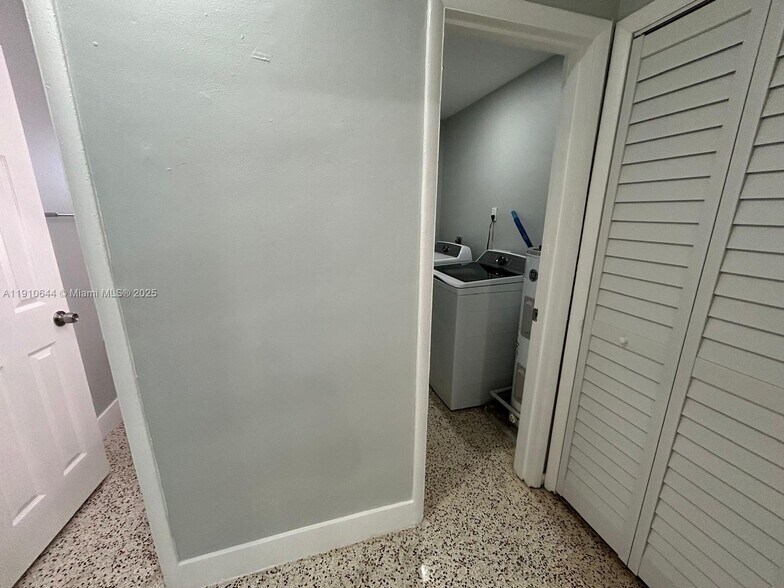 Building Photo - 4242 NW 5th St