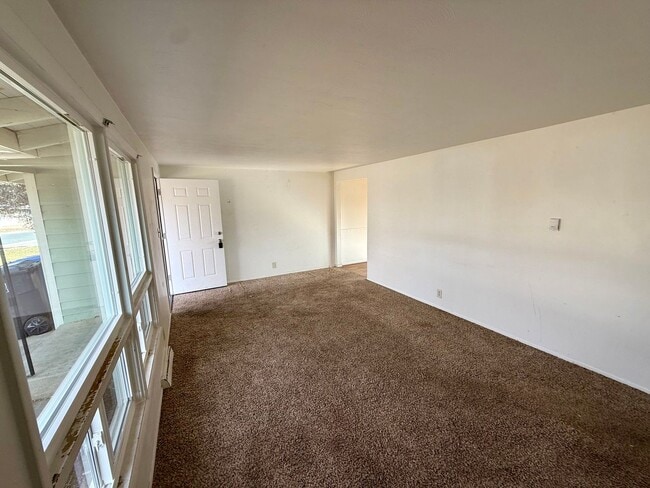 Building Photo - 3 Bedroom, 1 Bath Ranch Home in Northwest Loveland, CO - New Carpet, New Paint, Appliances, Windo...