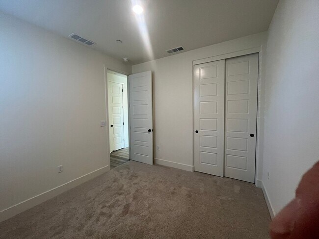 Building Photo - 2312 N Kayenta St