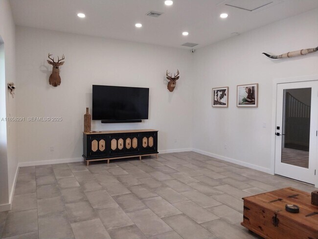 Building Photo - 20925 NW 100th Avenue Rd