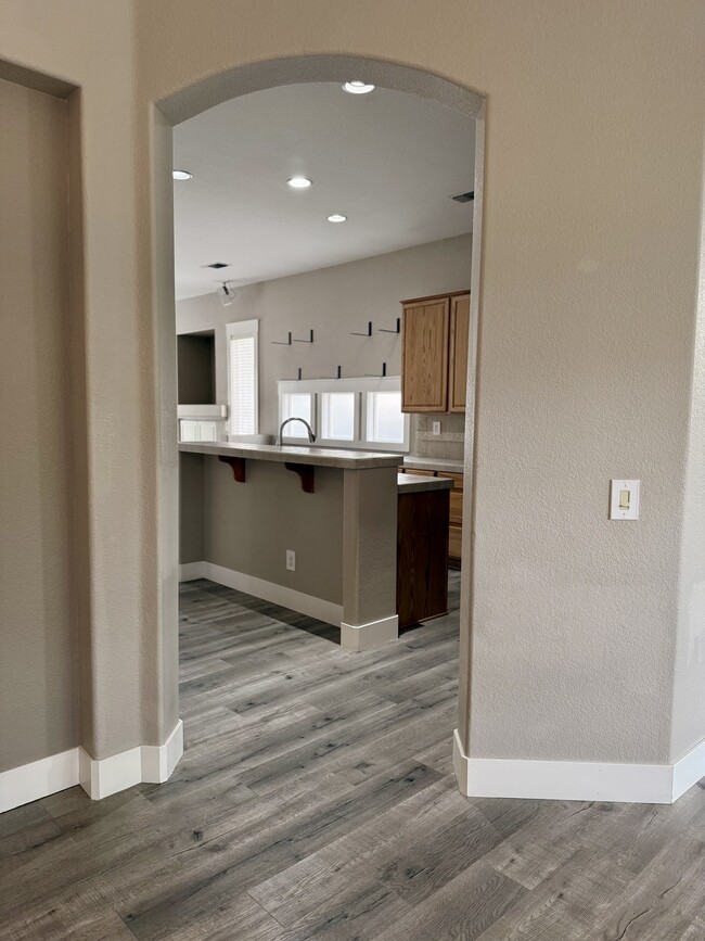 Building Photo - 7467 Earlsmoore Dr