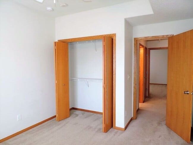 Building Photo - $1,300 | 2 Bedroom, 1 Bathroom Condo | Pet...