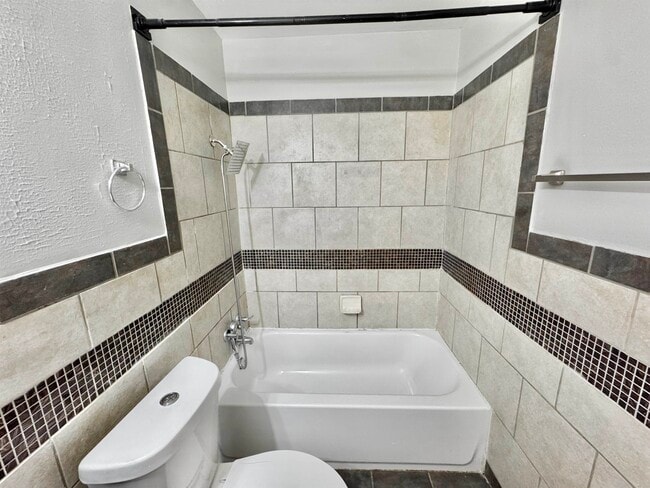 Building Photo - 1711 Coleen Rd