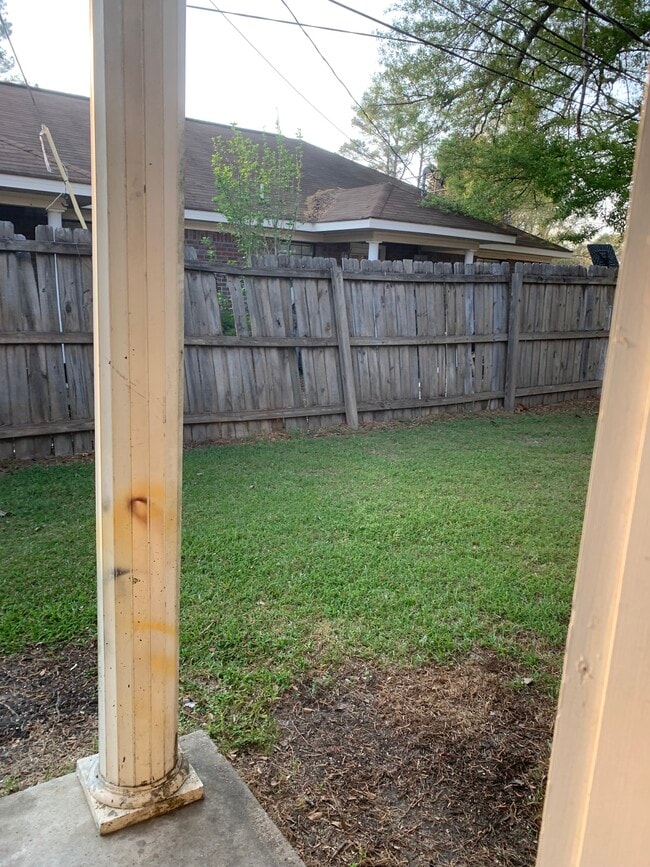 Building Photo - 220 E Church St