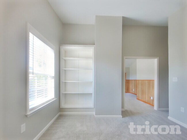 Building Photo - 202 Harris Ct