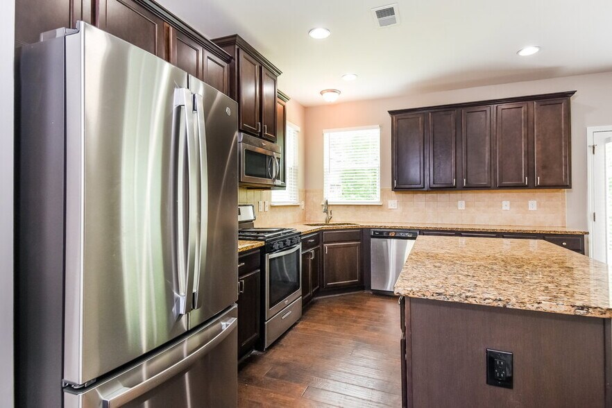 Building Photo - 4025 Tarnwood Pl