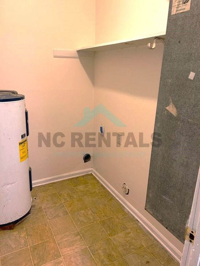 Building Photo - 2559 Green Oaks Ct SE