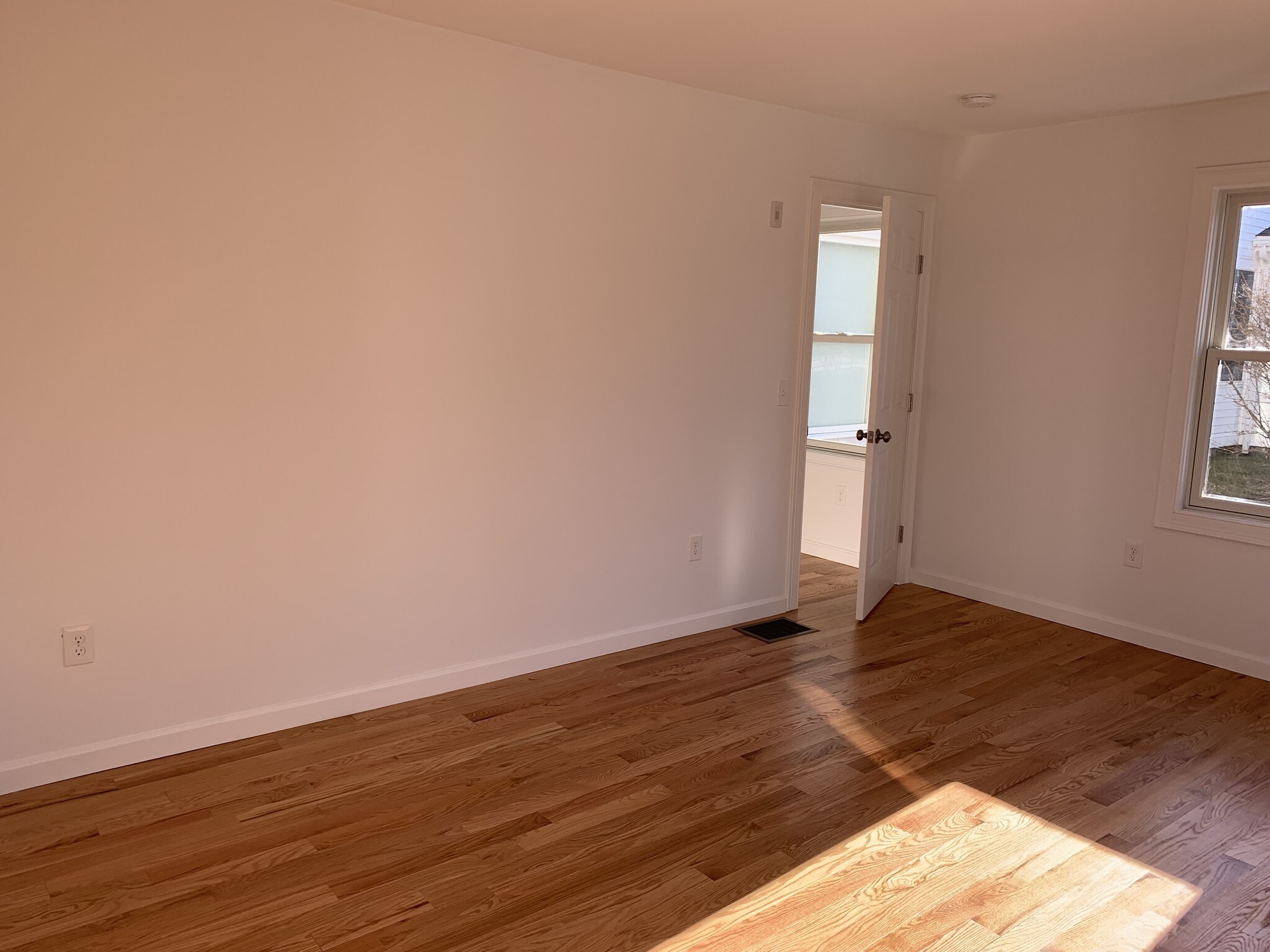 Building Photo - 17 Howland St