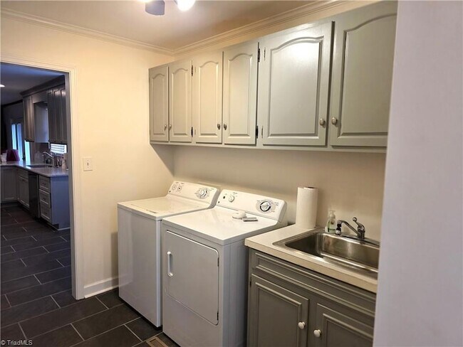 Building Photo - 1085 Brown Rd