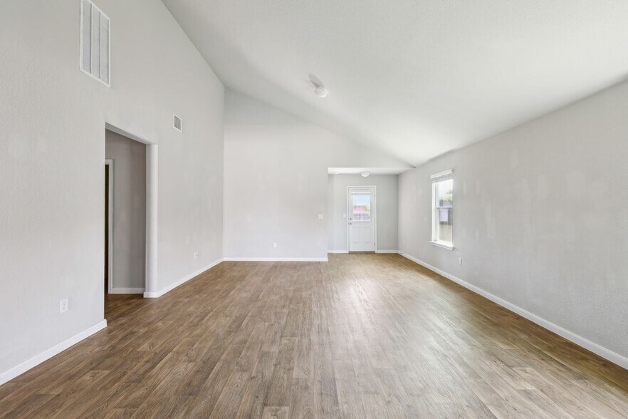 Building Photo - 210 Seaholm Ln