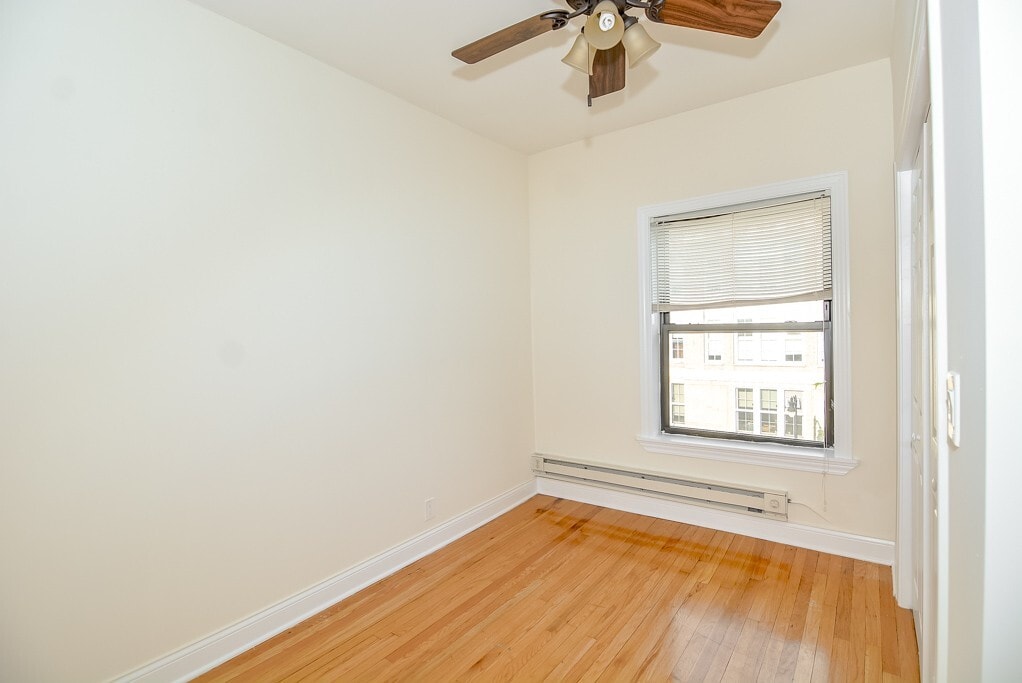 Building Photo - 842 W Waveland Ave
