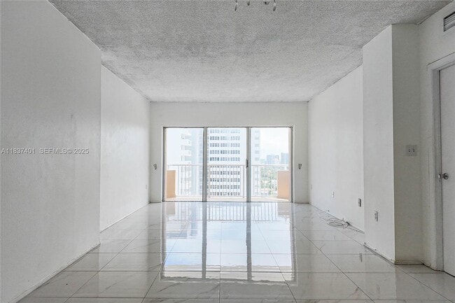 Building Photo - 1980 S Ocean Dr