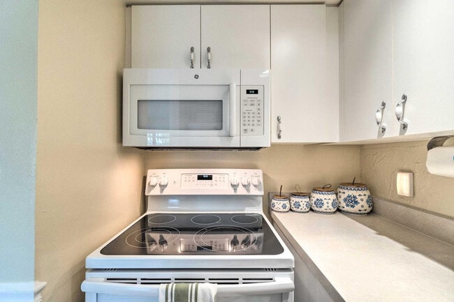 Building Photo - 2850 Gulf of Mexico Dr