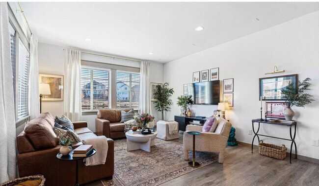 Building Photo - 1000 Equinox Dr