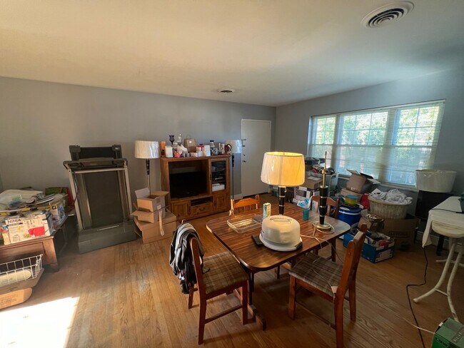 Building Photo - 4031 Sharon Court